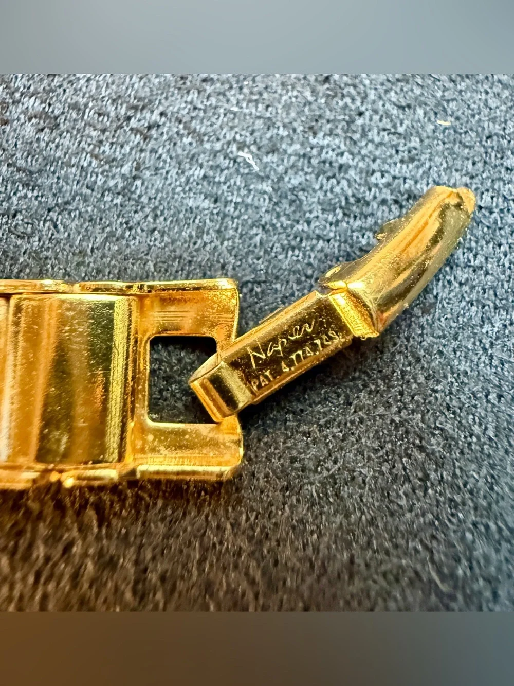 Vintage Signed Napier Gold Tone Cube Link Bracelet